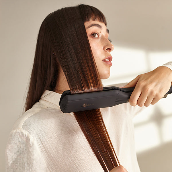 + SIZE ALIZZ PRO HAIR IRON FOR STRAIGHTENING OR TREATMENTS.